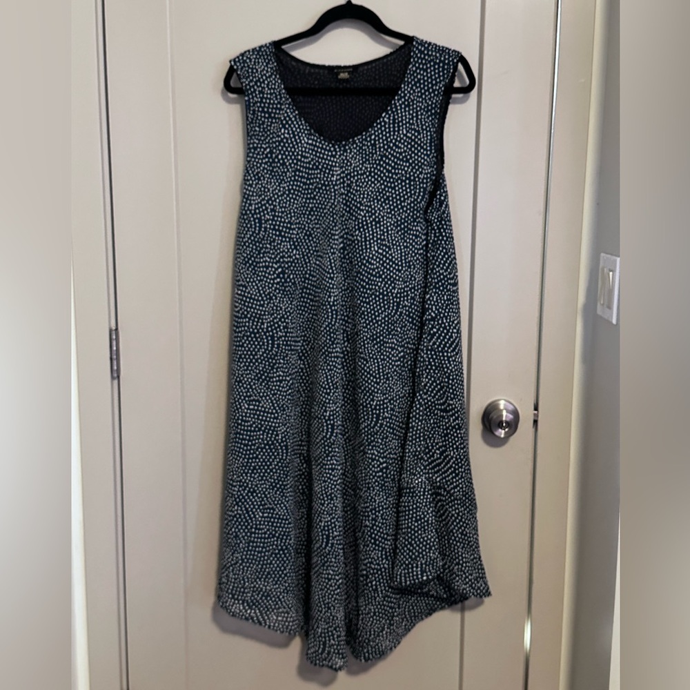 *Elegant Black and White Women's Dress